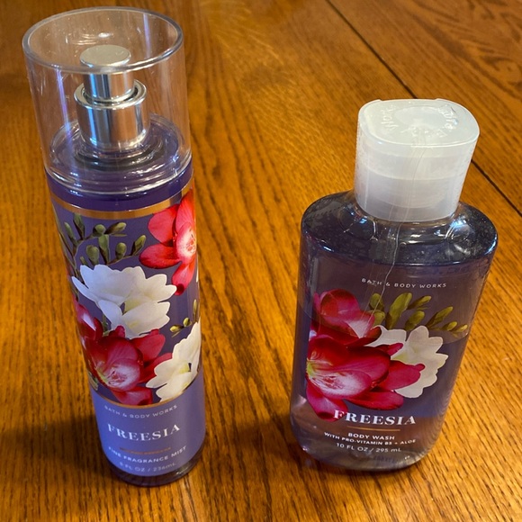 NWT Bath & Body Works Freesia Set - Picture 3 of 14